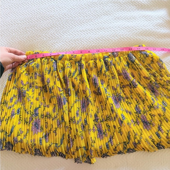 Banana Republic Pleated Yellow Floral Mini Skirt Size M - Picture 8 of 8
